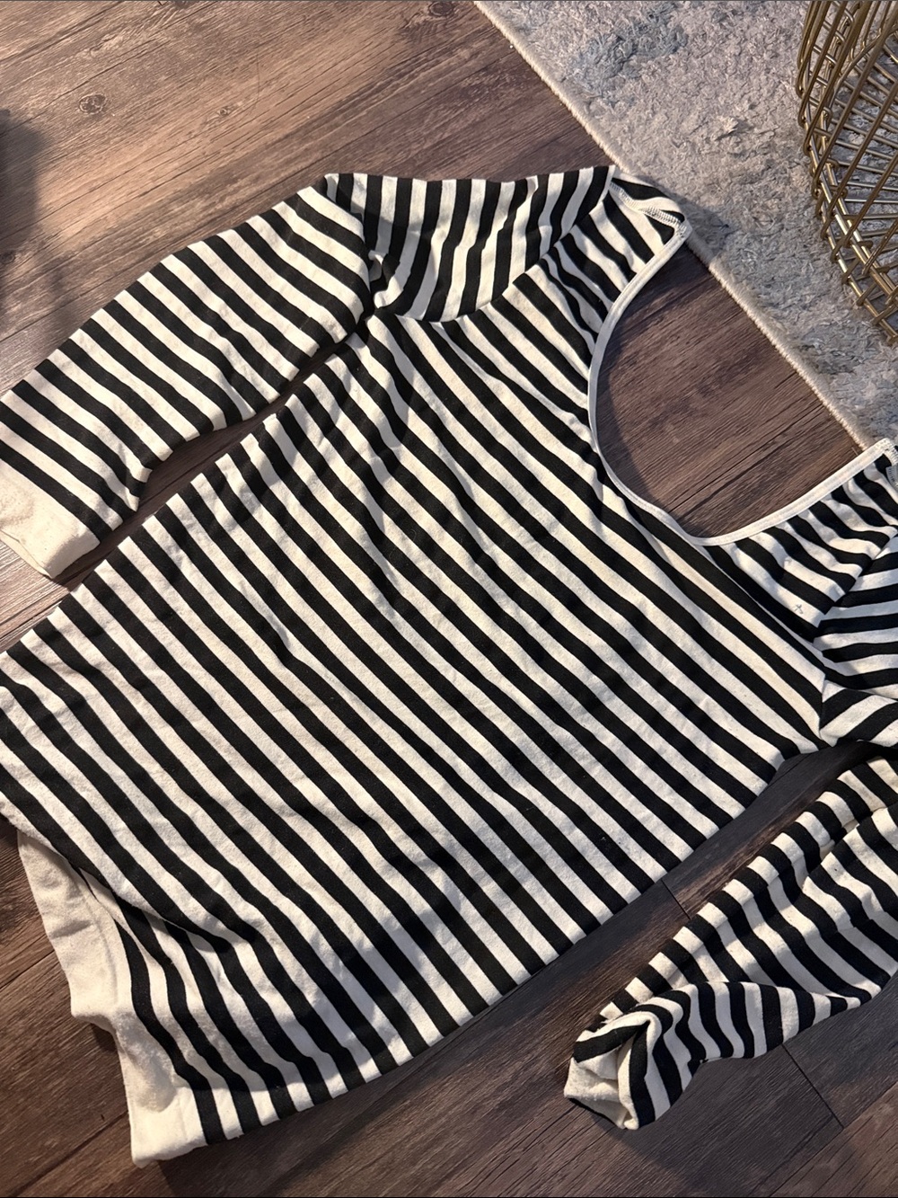 Jessica Simpson Black and White Striped Long Sleeve Scoop Neck Top